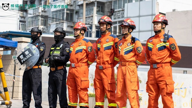 考场外特警消防